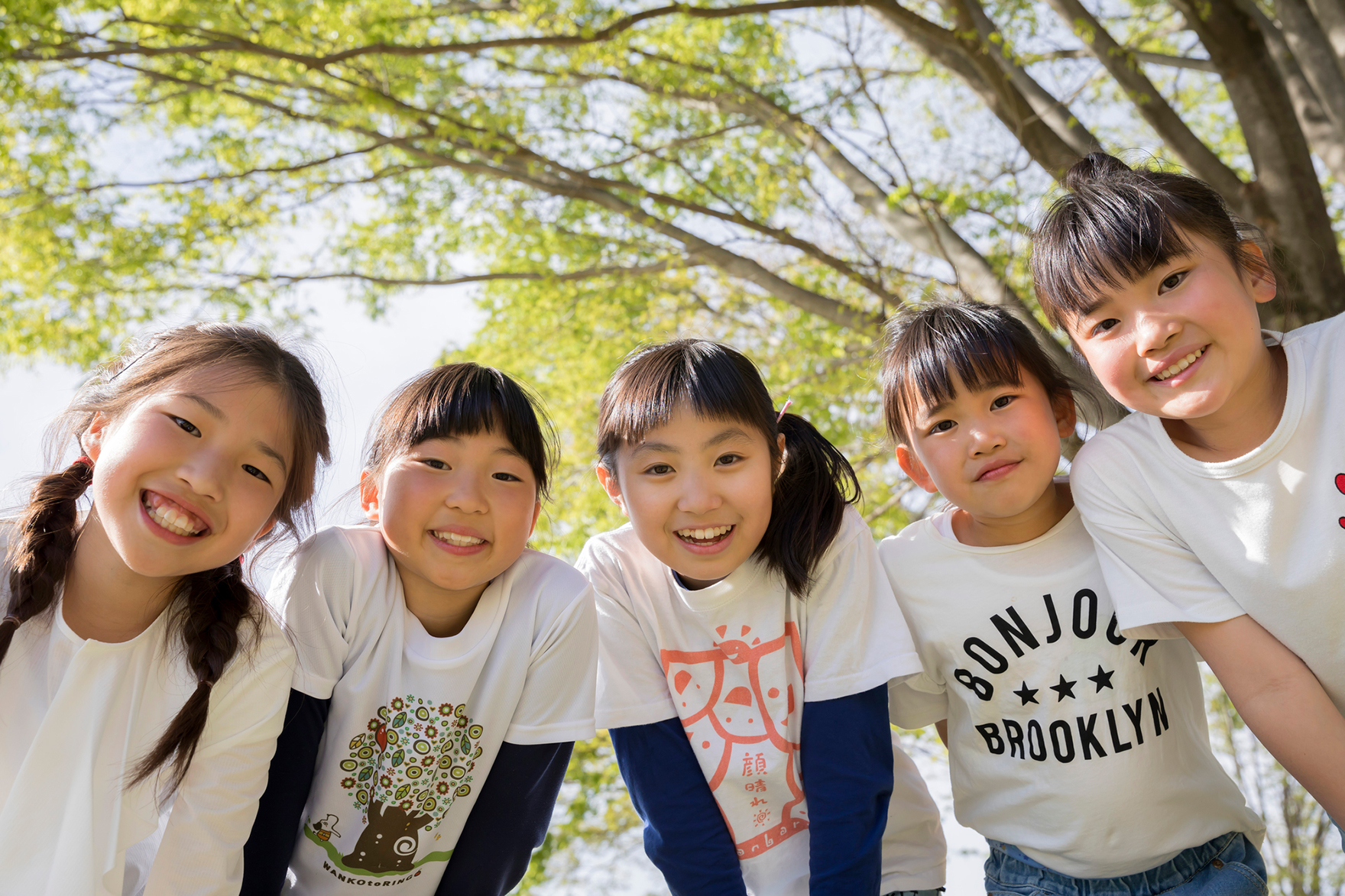 子どものスマホデビューで増える2つの不安とは？見守りとセキュリティ対策を解説
